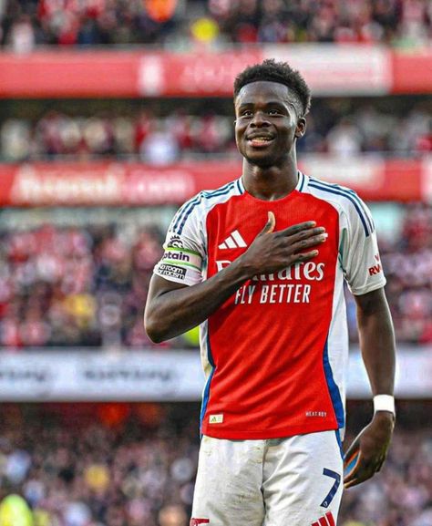 #footballupdate ::: 🇳🇬⚽🇳🇬 🗣️ 🚨🔴⚪️ Bukayo Saka; 🏴󠁧󠁢󠁥󠁮󠁧󠁿🗣 "Arsenal gave me everything, they took a chance on me when nobody else would. I never have any desire to play for anybody else, I will be here for as long as they want me." Destined to be an Arsenal legend 🐐💫. Did you know🚨🚨| Bukayo Saka has 𝐒𝐔𝐑𝐏𝐀𝐒𝐒𝐄𝐃 Robert Pires in Premier League assists for Arsenal, reaching a total of 42! 🏴󠁧󠁢󠁥󠁮󠁧󠁿📈 🗣️Alan Shearer on #Arsenal ⭐️ Bukayo Saka: “I mean, Bukayo is just an incredible player. Left foot, r... Bukayo Saka Wallpaper Hd, Havertz Germany, Saka Arsenal, Cristiano Ronaldo And Messi, I Will Be Here, Alan Shearer, Bukayo Saka, Goal Celebration, Messi Photos