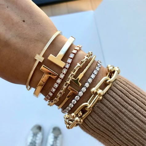 Tiffany Bracelet Stack, Tiffany Bracelet Gold, Tiffany Bangle, Girly Bracelets, Gold Bracelets Stacked, Tiffany And Co Bracelet, Tiffany And Co Jewelry, Tiffany T, Wrist Accessories