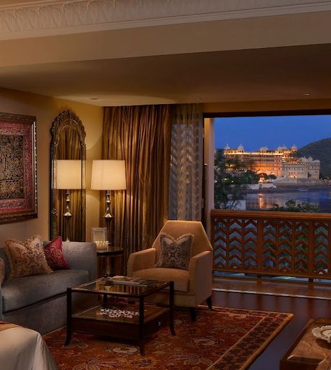 Passion For Luxury : The Leela Palace Udaipur India The Leela Palace Udaipur, Indian Luxury Homes, Leela Palace Udaipur, Indian Interior Design, Royal Room, Udaipur India, Luxury Lifestyle Travel, India Home Decor, Palace Interior