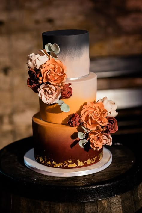 Three-tier warm terracotta wedding cake l Image by Martin McLellan Wedding Cake Designs Terracotta, Fall Wedding Cake Decorations, Burnt Orange Cake Wedding, Not Wedding Cake Ideas, Shades Of Brown Wedding Cake, Wedding Cake Sunset, Wedding Cake Designs Fall, Earth Tone Wedding Cake, Wedding Cake Terracotta