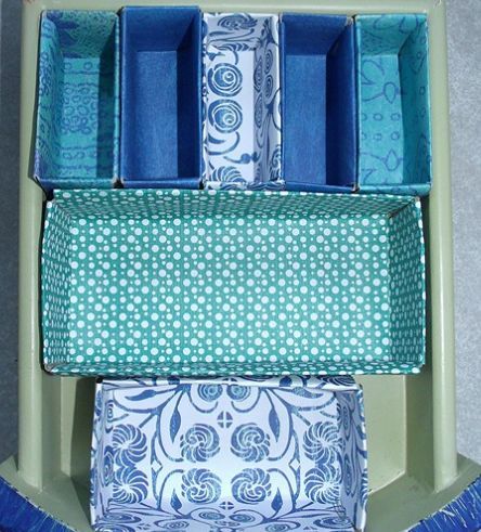 DIY Drawer Organizers Diy Cardboard Organizer, Nightstand Essentials, Gum Spearmint, Messy Drawer, Cardboard Drawers, Organizers Diy, Pottery Barn Diy, Nightstand Drawer, Craft Room Desk