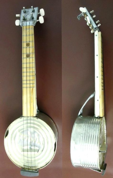 Tin can banjo uke Diy Banjo, Homemade Guitar, Ukulele Instrument, Music Instruments Diy, Homemade Instruments, Fabric Crafts Diy, Diy Instruments, Jazz Piano, Music Crafts