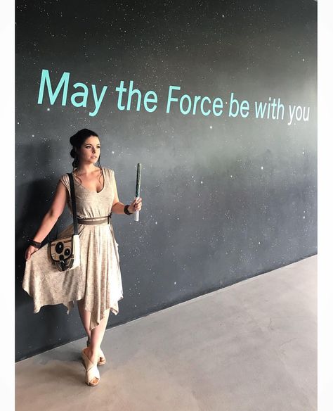 Amber Arden (@amberarden) on Instagram: “ "The force is strong with this one" ✨I'm having so much fun today celebrating Star Wars 40th…” Rey Disneybound, Star Wars Disneybound, Star Wars Apparel, Disney Attire, Star Wars Planets, Star Wars Quotes, Star Wars Fashion, Star Wars Facts, Star Wars Outfits