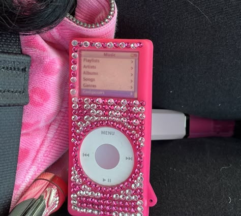 Ipod Nano Aesthetic, 2000s Ipod Aesthetic, Ipod Classic Aesthetic, Ipod Aesthetics, Y2k Myspace, Pink Ipod, Y2k Tech, 00s Nostalgia, Aesthetic 2000s