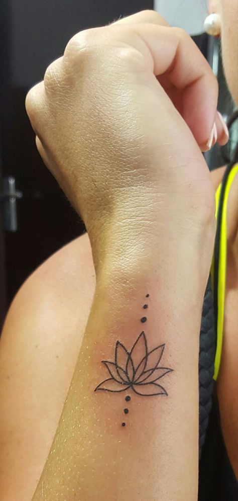 turn the flower sideways and do it on my ribcage Lotus Meaning, Wildflowers Tattoo, Dragon Facts, Lotusblume Tattoo, Font Tato, Lotus Flower Tattoo Design, Skull Snake, Tato Henna, Polynesian Tattoos