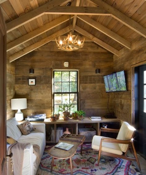 Cottage Shed Interior, Barn Office Ideas, Shed To Office Conversion, Small Cabin Office, She Shed Interior, Barn Office, Guest Quarters, Living Room New York, Office Shed