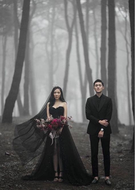 Haunted Wedding, Dark Romantic Wedding, Goth Bride, Vampire Wedding, Dark Wedding Theme, Edgy Wedding, Gothic Bride, Black Theme, Anniversary Photoshoot