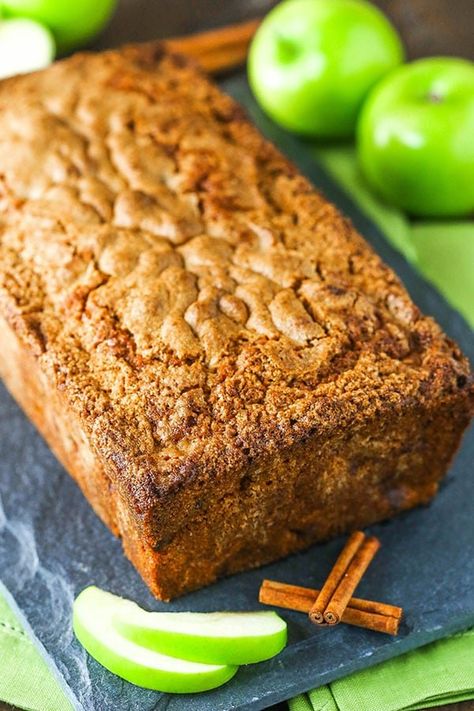 Filled with warm cinnamon and fresh apples, this homemade Apple Bread is the best Fall breakfast or snack recipe! It's so soft, moist and dense with a perfectly crispy crust. #applebread #applebreadrecipe #fallbaking #applerecipe #bakedapplerecipe #homemadebread #howtomakebread #breadrecipe Alaskan Summer, Apple Cinnamon Recipes, Apple Bread Recipe, Baked Apple Recipes, Apple Cinnamon Bread, Breakfast Bread Recipes, Apple Dessert Recipes, Apple Bread, Fall Breakfast