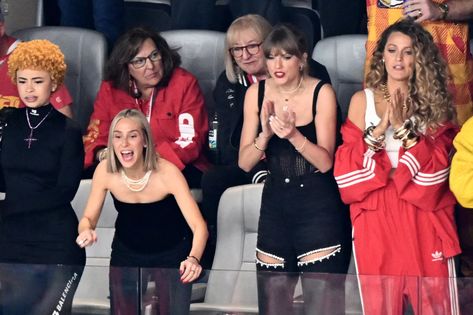 Every Photo of Taylor Swift at the 2024 Super Bowl Red Adidas Tracksuit, Super Bowl Outfit, Photos Of Taylor Swift, Chiefs Super Bowl, Chiefs Game, Adidas Classic, Adidas Tracksuit, Travis Kelce, Superbowl Party