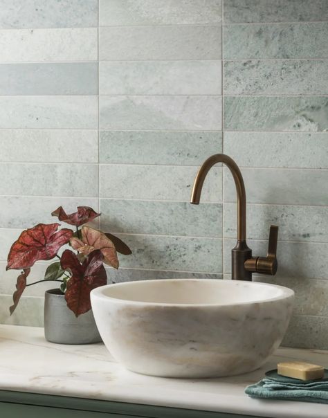 32 green bathroom ideas and accessories to inspire you - Your Home Style Painting Bathroom Tiles, Marble Effect Wallpaper, Green Tile Bathroom, Honed Marble Tiles, Mandarin Stone, Indoor Tile, Art Deco Bathroom, Honed Marble, Stone Basin