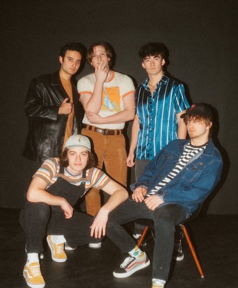 Pop Band Photoshoot, Vintage Group Photoshoot, Punk Band Photoshoot, Indie Band Photoshoot, Garage Band Aesthetic, Punk Rock Photoshoot, Interacting Poses, Indie Band Aesthetic, Band Photoshoot Ideas