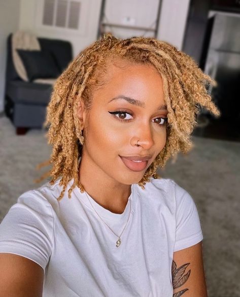 Short Dreadlocks Hairstyles, Blonde Locs, Natural Locs, Blonde Dreads, Beautiful Dreadlocks, Sister Locs, Short Locs, Locs Styles, Short Locs Hairstyles