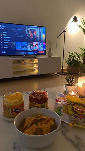 Night Food Snapchat, Diy Movie Night Ideas, Diy Movie Night, Movie Night Ideas, Movie Night Food, Night Food, Food Therapy, Netflix And Chill, Healthy Girl