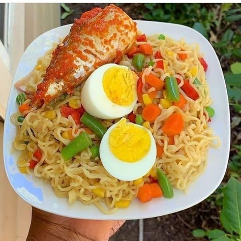 This is love right here😍😍😍😍 Cr-@angellyns__african_cuisine . #naijafoodie #yummyfood#noodles #nigerianfood#yummy#egg… Yummy Vegetables, Nigeria Food, African Recipes Nigerian Food, Salad Recipes Healthy Easy, Nigerian Recipes, Africa Food, Tasty Recipes Videos, Nigerian Food, Healthy Food Dishes