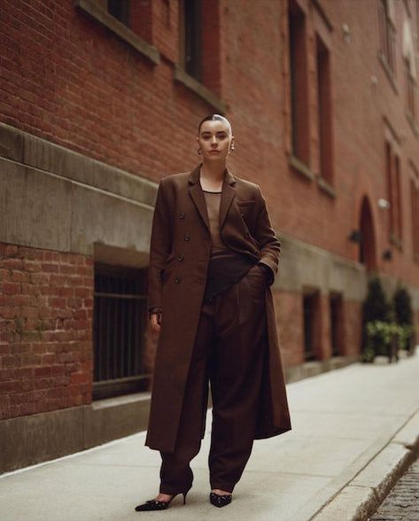 Brown Outfit Ideas, Wool Maxi Coat, Mocha Mousse, Cocoa Chocolate, Monochromatic Outfit, Style Rules, Black Knit Top, Baggy Cargo Pants, Minimalist Women