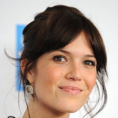 When Did Center-Parted Bangs Get So Chic? (Or Were They Always And I Just Didn't… Mandy Moore Hair, Bardot Bangs, Celebrity Short Hair, Parted Bangs, Center Part, Hair 2024, Mandy Moore, Fringe Hairstyles, Hair Envy