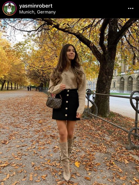 Beige sweater button up blck skirt beige knee high coots yellow leaves fall park Beige Knee High Boots Outfit, Boots Skirt Outfit, Petite Fall Fashion, Beige Sweater Outfit, Beige Knee High Boots, Beige Boots Outfit, Boots Skirt, Beige Boots, Skirts With Boots