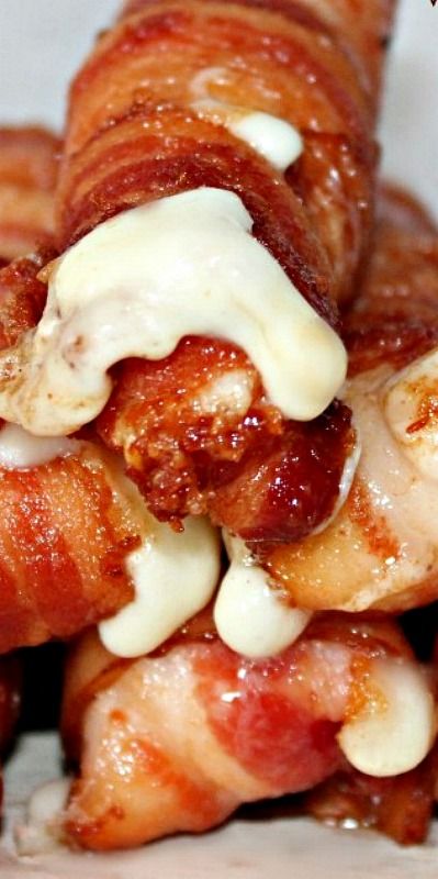 Bacon Fried Mozzarella Sticks Fried Mozzarella Sticks, Fried Mozzarella, Bacon Fries, Chicken Recipies, Mozzarella Sticks, Snacks Für Party, Bacon Recipes, Low Carb Snacks, Bacon Wrapped