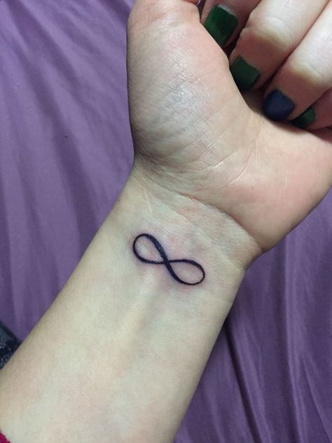 Infinity Tattoo Wrist, Year Tattoo Ideas, Infinity Sign Tattoo, Infinity Tattoo On Wrist, Year Tattoo, Bff Poses, Cute Tiny Tattoos, Small Wrist Tattoos, Infinity Sign