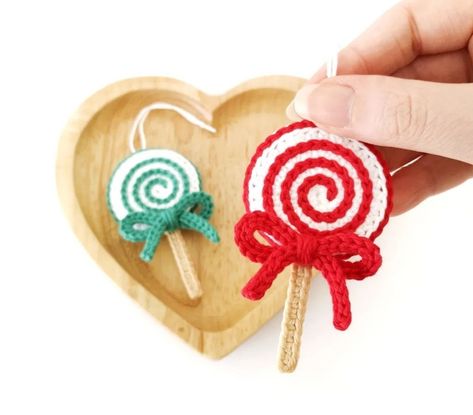 Crochet Lollipop, Ornament Crochet, Crochet Christmas Ornaments Free, Mini Christmas Stockings, Crochet Knit Sweater, Paw Print Ornament, Crochet Ornament Patterns, Christmas Crochet Patterns Free, Sweater Ideas