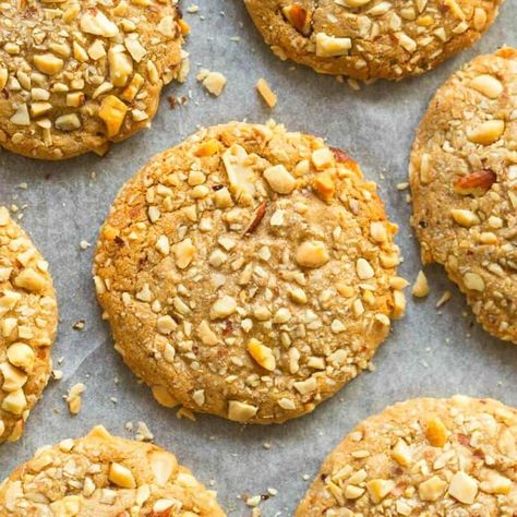 4-Ingredient Crispy Peanut Butter Cookies - The Big Man's World ® Crispy Peanut Butter Cookies, Crunchy Peanut Butter Cookies, Flourless Banana Bread, Banana Bread Bars, Flourless Peanut Butter Cookies, Resepi Biskut, Keto Peanut Butter Cookies, Peanut Cookies, Chewy Peanut Butter Cookies