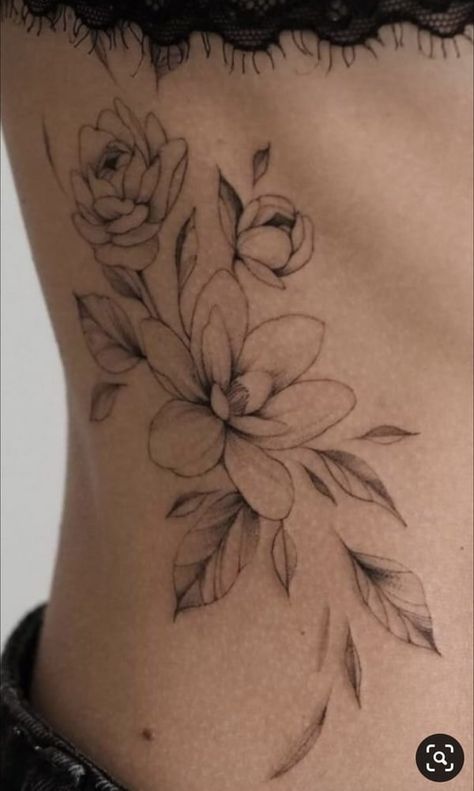 Rib Tattoo Floral, Flower Rib Tattoos For Women, Tattoo Ideas Ribs Side, Floral Rib Tattoos For Women, Womens Side Tattoos, Rib Tattoos For Women Side Tat Ideas, Side Body Tattoos, Delicate Feminine Tattoos, Flower Hip Tattoos