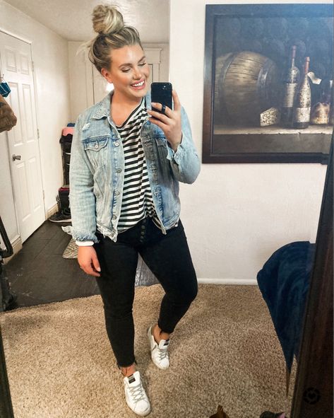 Plus Size Jean Jacket Outfits, Black Striped Shirt Outfit, Trucker Jacket Outfit, White Striped Shirt Outfit, Outfits With Striped Shirts, Denim Shirt Outfit, Denim Jacket Black, Black Pants Outfit, Jacket Black And White