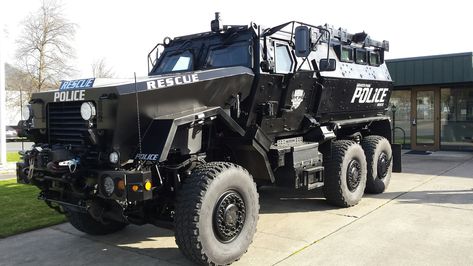 Swat Vehicles, Swat Truck, Armed Police, Armored Cars, Police Truck, Luxury Cars Rolls Royce, Riot Police, Police Vehicles, State Trooper