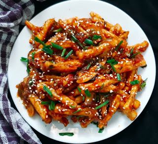 Vasusvegkitchen: Honey Chilli Potato || Crispy Honey Chilli Potato || Indo-Chinese Hoeny chilli potatoes Honey Chilli Potato, Chilli Potato, Chow Mein Noodles, Paneer Tikka, Corn Fritters, Chutney Recipes, Chinese Dishes, Chilli Sauce, Peeling Potatoes