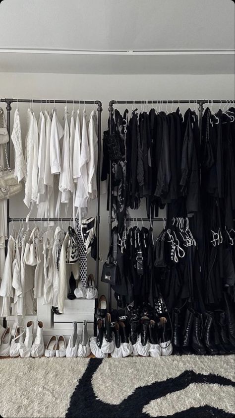 Wardrobe Rack Ideas, Black Wardrobe Aesthetic, Black Closet Ideas, Full Closet Aesthetic, Clothing Rack Bedroom Aesthetic, Black And White Closet, Clothes Rack Aesthetic, Black Wardrobe Closet, Clothing Room