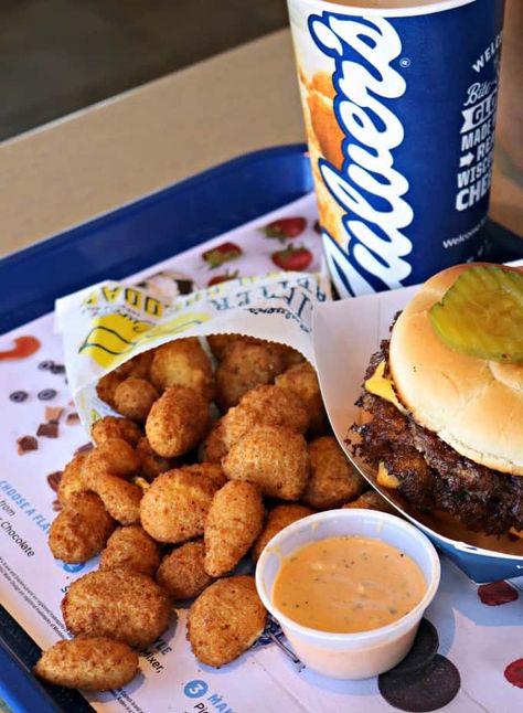 Wisconsin Cheese Curds, Cheddar Sauce, Cheese Curd, I Want Food, Best Fast Food, Wisconsin Cheese, Fire Food, Cheese Curds, October 15