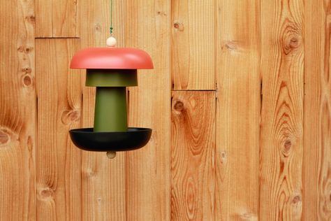 Modern Bird Feeders, Kid Friendly Backyard, Make A Bird Feeder, Clay Wall Hanging, Diy Pendant Light, Christmas Gifts To Make, Diy Bird Feeder, Modern Birds, Glass Dropper Bottles