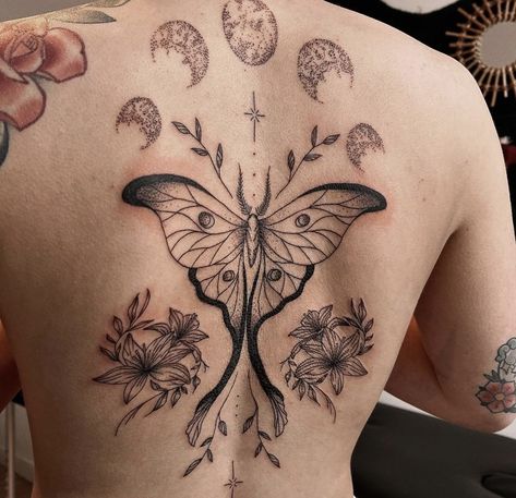 Flower Spine Tattoos, Spine Tattoo Ideas, Tato Minimal, Wicked Tattoos, Small Pretty Tattoos, Petite Tattoos, Spine Tattoos For Women, Moth Tattoo, Dope Tattoos For Women