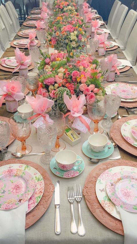 Tea Party Table Settings, Tea Party Table, Picnic Birthday, Tea Party Theme, Spring Tea, Tea Party Wedding, Tea Party Decorations, Bridal Tea, Tea Party Bridal Shower