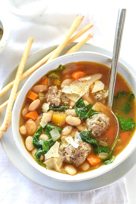 Slow Cooker Tuscan White Bean and Sausage Soup | foodiecrush.com Bean And Sausage Soup, Tuscan White Bean, Beans And Sausage, Fall Soup Recipes, Crockpot Soup Recipes, Spinach Soup, Sausage Soup, White Bean Soup, Diet Vegetarian