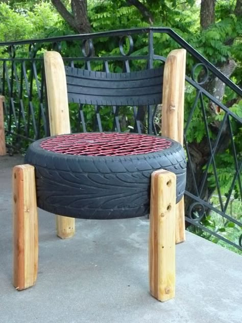 Outdoor Sitting Ideas, Kursi Ban, Tire Chair, Tire Furniture, Diy Furniture Decor, Tyres Recycle, Diy Outdoor Furniture Plans, Old Tires, Easy Wood Projects