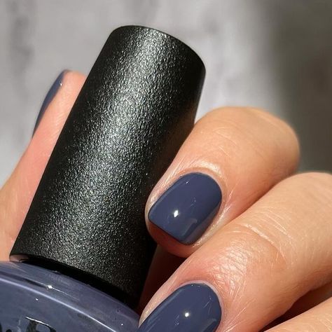 Larissa on Instagram: "It’s honestly kinda disrespectful if Fall goes by and I don’t wear “Less Is Norse” by @opi at least once 😜😎 Scroll to see it in different lighting ✔️ #opi #opilessisnorse #fallnails #opinails #diynails" Denim Blue Nails Ideas, Opi Winter Nails, Opi Blue Nails, Opi Blue Colors, Less Is Norse Opi, Opi Dip Nails, Blue Nails Fall, Opi Less Is Norse, Opi Blue