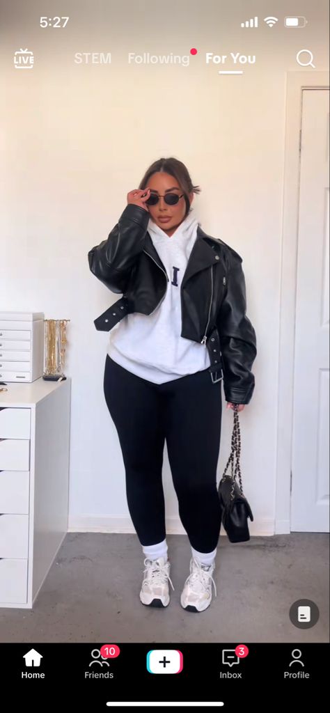 Errands Outfit, Plus Size Baddie Outfits, Look Plus Size, Chill Fits, Chill Outfits, Baddie Outfits Casual, Cute Simple Outfits, Fall Fashion Outfits, Look Plus