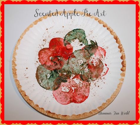 Pie Day - Scented Apple pie paper plate art. Fun way to teach sense of smell for little ones. Apple Pie Craft, Crafts With Paper Plates, Preschool Apples, Apple Stamping, Pie Craft, Crafts With Paper, Paper Plate Art, Pie Art, Fall Themes