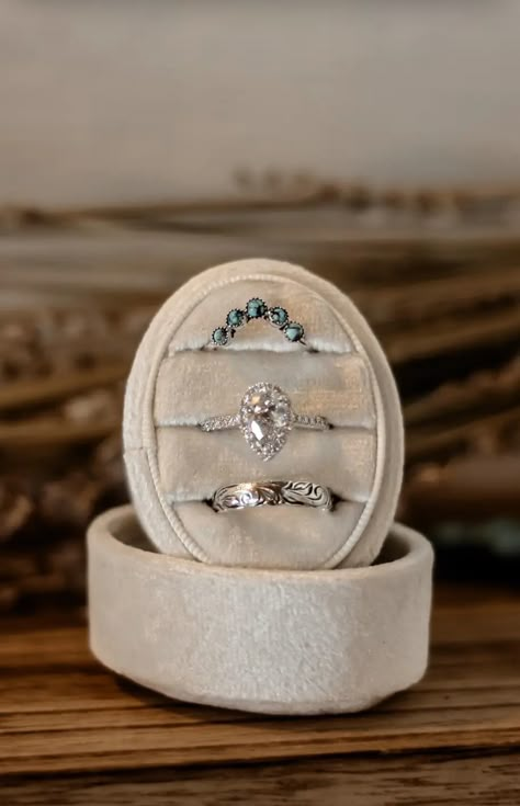 Country Engagement Rings, Western Wedding Rings Sets, Grad Rings, Wedding Rings Country, Godly Wedding, Country Wedding Rings, Future With Him, Creative Engagement Rings, Western Wedding Ideas