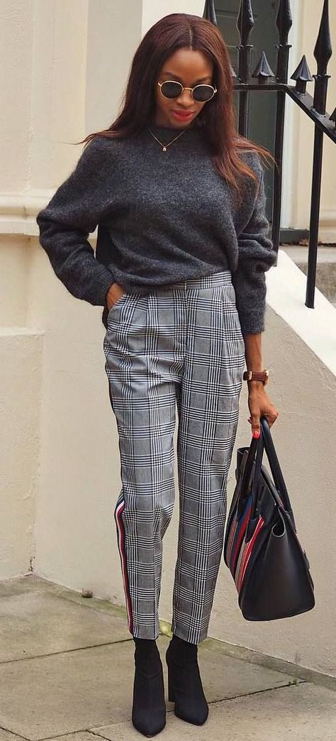 Grey Check Trousers Outfit, Checked Trousers Outfit, Work Outfit Fall, Fashionable Work Outfits, Autumn Fashion Work, Fashion Work Outfit, Trousers Outfit, Checked Trousers, Heels Classy