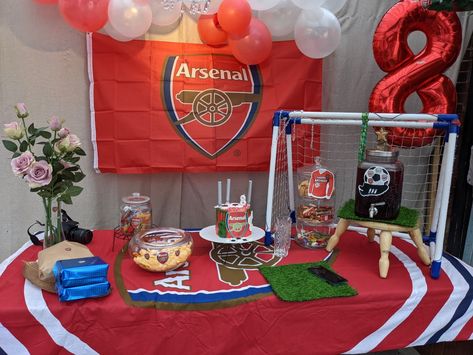 Red and white birthday party decorations. Arsenal FC theme birthday party decorations. Arsenal Birthday Party Ideas, Soccer Cakes, Boys Birthday Party Decorations, Soccer Cake, Theme Birthday Party, Facebook Event, Arsenal Fc, Boy Birthday Party, 8th Birthday