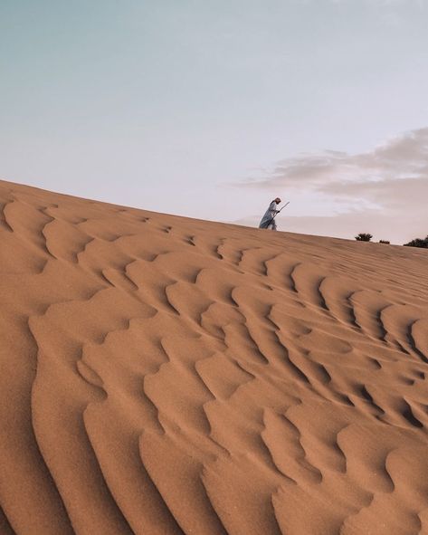 Padang pasir? Di indonesia ada? Di jogja dong... Eeeh tunggu dulu, padang pasir satu ini letaknya di NTT. Tepatnya di kabupaten Timor… Padang, Monument Valley, Monument, Indonesia, Graphic Design, Natural Landmarks, Travel, Instagram, Design