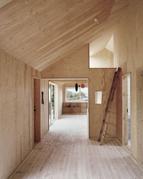 House Morran / Johannes Norlander Arkitektur House Morran / Johannes Norlander Arkitektur (5) – ArchDaily Plywood Interior, Plywood Walls, Cottage Renovation, 아파트 인테리어, Wood Interiors, Contemporary Architecture, House In The Woods, 인테리어 디자인, House Inspiration