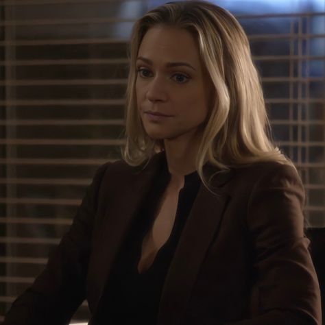 Jj Jareau Gif, Emily Prentiss Season 2, Jennifer Jareau Gif, Emily Prentiss Season 16, Karin Slaughter, Aj Cook, Jennifer Jareau, Fbi Agent, Crimal Minds