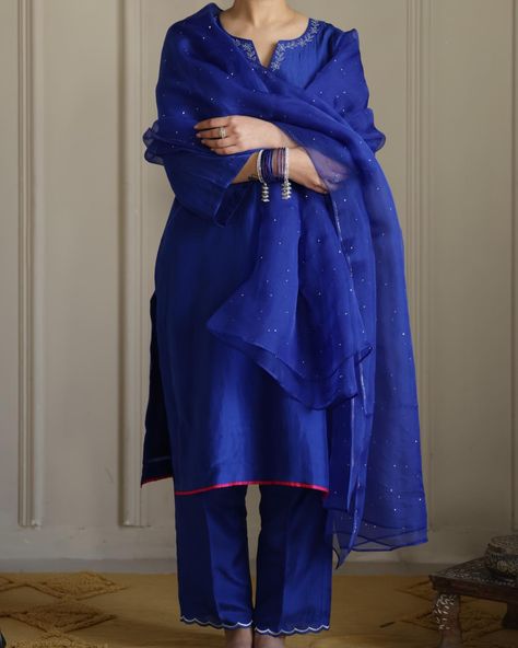 SITARA , in Cobalt Blue! This statement monotone ensemble is the star of the collection, LITERALLY ! 😍 Created it super lightweight pure silk, the surface is adorned by beautiful and delicate tone on tone floral embroidery details. The look is completed by hand-done mukaish organza dupatta. SHOP NOW AT finerthingsbyseerat.com #puresilk#luxuryfabrics#newcollection#indianwear#ethnicfashion#heritage#timelesstradition#ibtidaa#finerthingsbyseerat#embroiderydetails Suit Designs Organza, Latest Velvet Suit Designs, Velvet Suit Design, Wardrobe Change, Silk Kurti Designs, Acrylic Rangoli, Simple Dress Casual, Angrakha Style, Simple Kurta Designs