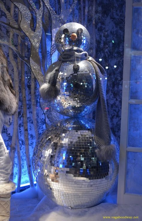 snowman disco ball in New York City - Vagabond Way Hiking Humor, Christmas Window Display, Visit New York City, Travel Tags, Park Photography, Go To New York, Halloween This Year, Visit New York, Charlie Brown Christmas