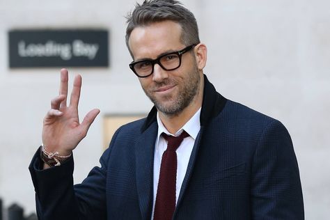 Best glasses for men to channel your inner Clark Kent Ryan Reynolds Style, Cool Glasses For Men, Mens Eye Glasses, Men's Glasses, Best Dressed Man, Cool Glasses, Mens Hair, Stylish Glasses, Clark Kent