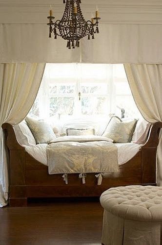 Daybed in front of window...great look Daybed Nook, Bed Nooks, Window Nooks, Alcove Bed, Comfort Things, Sleeping Nook, Cosy Corners, Bed Nook, Window Nook