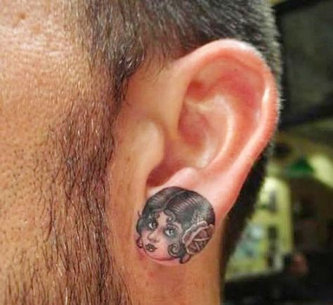 Ear Tattoo Ear Lobe Tattoo, Unusual Tattoo, Back Of Shoulder Tattoo, Weird Tattoos, Skin Art, Creative Tattoos, Tattoo You, A Tattoo, Tiny Tattoos